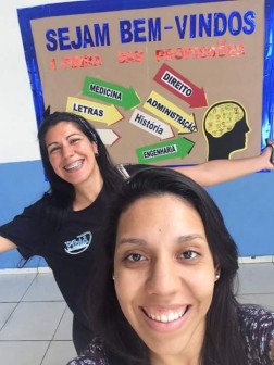 Bolsistas do Pibid na Escola Edna Ferraz: Marieta e Beatriz