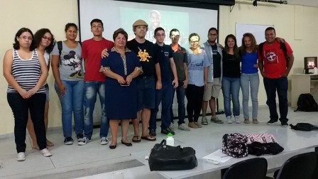 Cinedebate discutiu filme Tudo que aprendemos juntos - Maria Dulce e Ricardo Plaza com estudantes que colaboraram para a realização do cinedebate