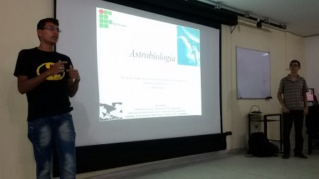 Dérick e André na palestra sobre Astrobiologia