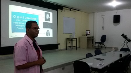 João debate sobre o que é gravidade