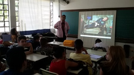 João em sua apresentação audiovisual