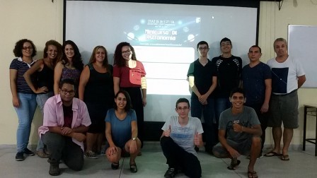 Professor Ricardo Plaza com bolsistas e colaboradores do minicurso de Astronomia