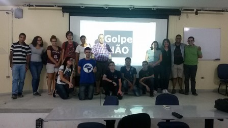 Professor Ricardo Plaza e alguns dos alunos presentes após o segundo filme