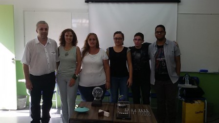 Professores Ricardo e Divina com alunos Thays, Josiene, Rafael e João