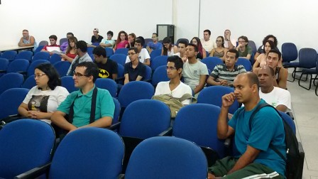 Público presente ao cinedebate sobre viagem no tempo