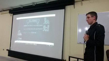 Rafael em sua apresentação sobre história da Astronomia