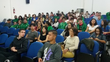 Público presente ao cinedebate sobre o filme “Uma história de amor e de fúria”