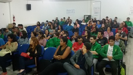 Público presente nesta mesa-redonda