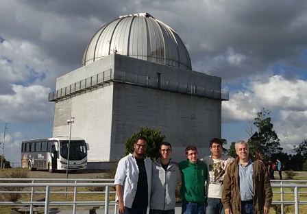 Estudantes do IFSP e professor Ricardo no Observatório do Pico dos Dias
