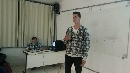 Lucas em sua palestra