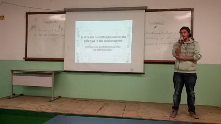 Palestra de Juan sobre a arte na construção social da criança e do adolescente