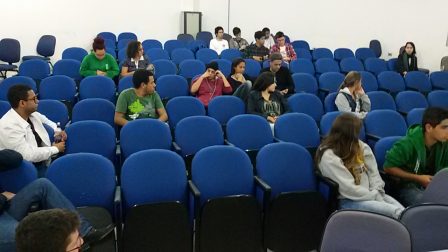 Público presente ao cinedebate sobre o filme “O dia em que eu não nasci”