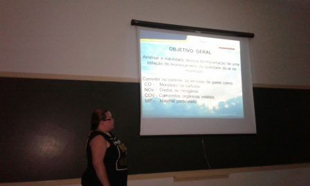 Estudante apresenta trabalho na área de recursos naturais