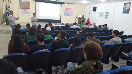 Parte do público presente no auditório na manhã de 11 de outubro