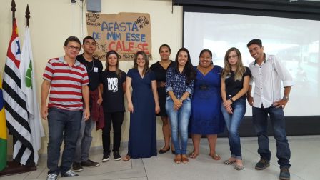 Professores Jorge e Elton com bolsistas do PIBID que atuam na Escola Municipal Professora Edna