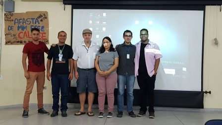 Professores Walas Oliveira e Ricardo Plaza junto com estudantes Rodrigo, Roberta, Deive e João que apresentaram seus trabalhos entre 8h e 9h da manhã