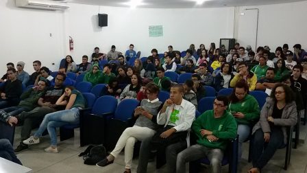 Público presente ao cinedebate sobre o filme “Um grito de socorro”