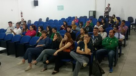Público presente na mesa de debate da manhã de 10 de outubro