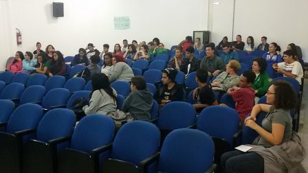 Público presente no cinedebate sobre o filme “Primeiro da classe”