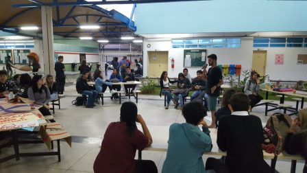 Roda de conversa no pátio do IFSP-Caraguatatuba em 10 de outubro pela tarde