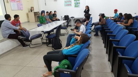 Bolsistas do IFSP dialogam com estudantes do CRAS-Sul