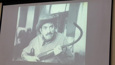 Cena de filme de Mazzaropi apresentada durante a palestra