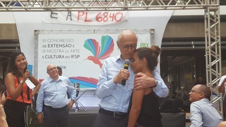 Eduardo Suplicy no final de sua apresentação