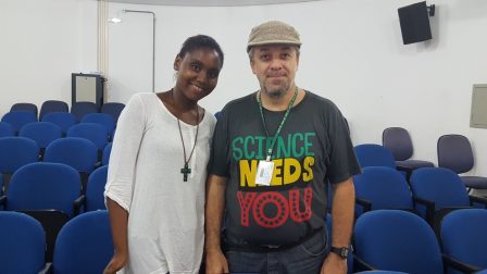 Estudante Laura Chiziane com professor Ricardo Plaza