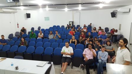 Professor Moacir durante a sua apresentação