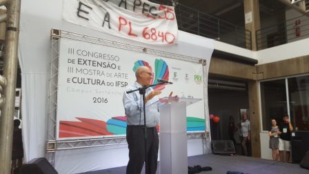 Reitor Eduardo Modena no encerramento do III CEMAC