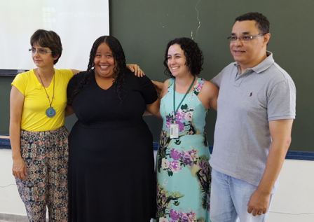 Jaqueline Santos com os professores Cristina, Natália e Luis Américo