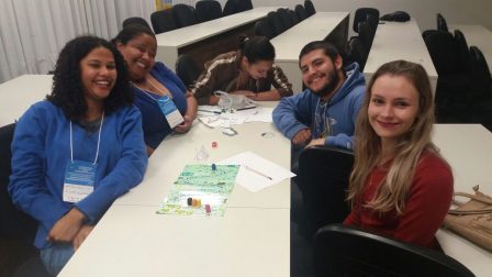 Estudantes durante a oficina trilha dos sólidos