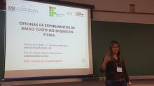 Adriana na apresentação de sua comunicação oral