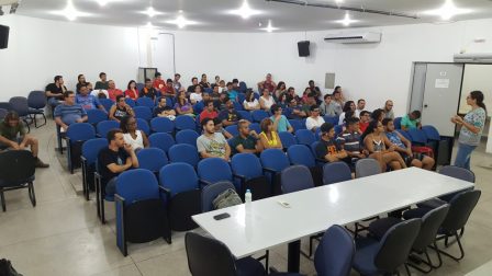 Professora Flávia durante sua Aula Magna
