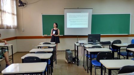 Professora Natália durante o seu minicurso