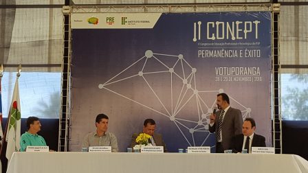 Pró-Reitor de Ensino Reginaldo Vitor fala na abertura do CONEPT