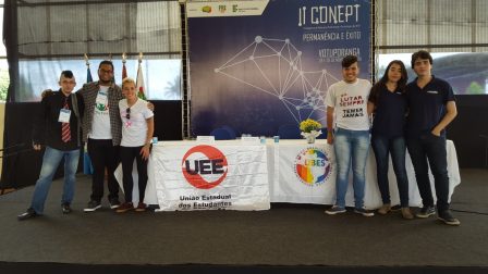 Reunião de alunos que participam do movimento estudantil do IFSP