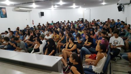 Público que participou do cinedebate