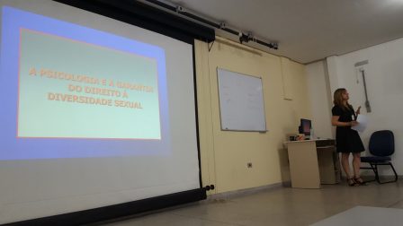 Apresentação da professora Renata sobre o direito à diversidade sexual