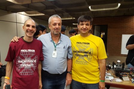 Mauricio, Ricardo e João Adriano em atividades do Garoa Hacker Clube