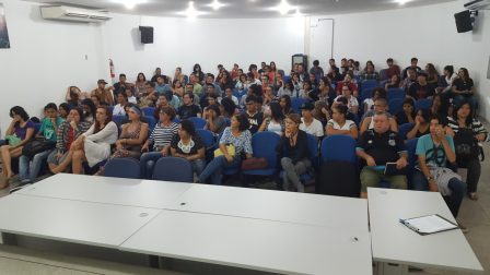 Público presente ao cinedebate