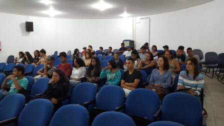 Público presente no auditório do IFSP Caraguatatuba durante esta atividade