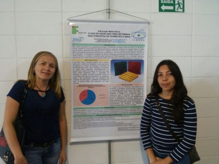 Andryelly e Marilene na apresentação de seu trabalho acadêmico