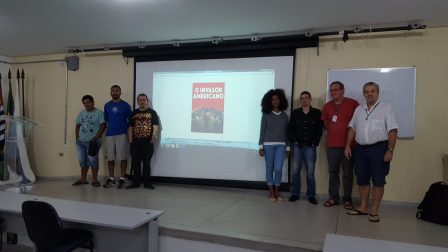 Estudantes que organizaram este cinedebate juntamente com os professores Nelson e Ricardo