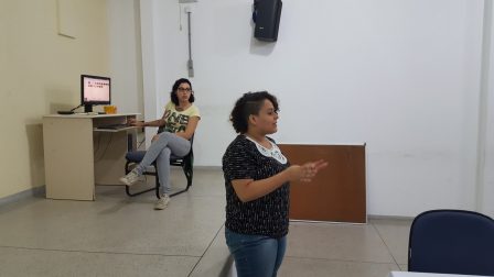 Júlia e Juliana apresentam os vídeos