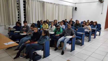Parte do público presente neste cinedebate