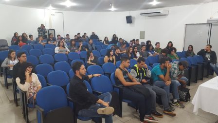 Público presente na palestra 