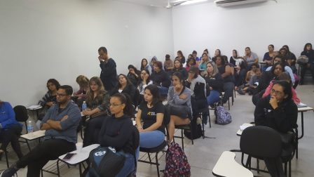 Público presente que assistiu esta mesa-redonda