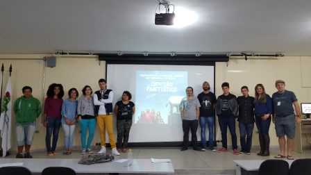 Bolsistas que organizaram este cinedebate juntamente com o professor Ricardo Plaza