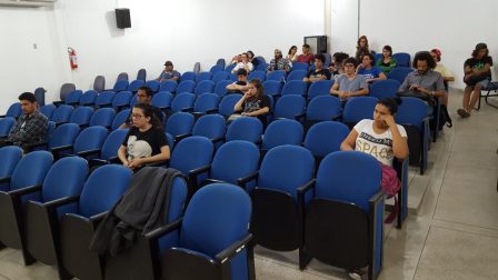 Parte do público presente a este cinedebate